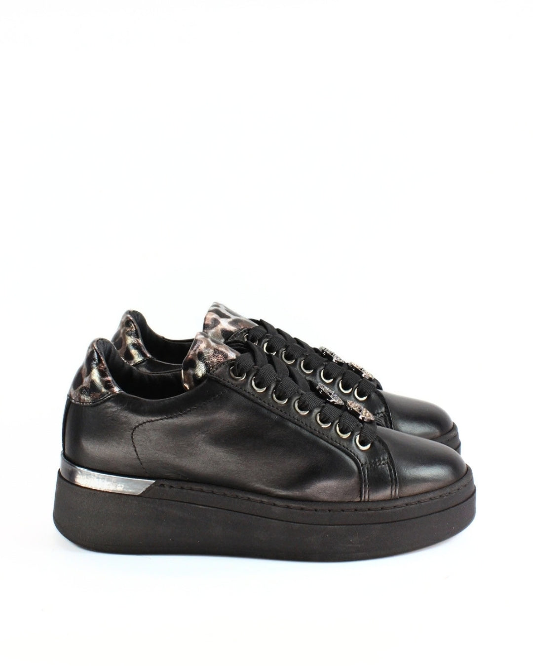 Dixie Leo Black